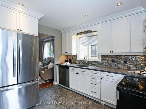 5 Odin Cres, Aurora, ON - Indoor Photo Showing Kitchen With Stainless Steel Kitchen With Upgraded Kitchen