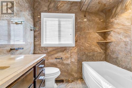 3535 Dougall Avenue, Windsor, ON - Indoor Photo Showing Bathroom