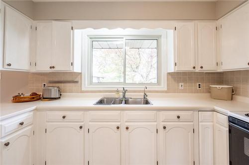 488 Townline Road, Niagara-On-The-Lake, ON - Indoor Photo Showing Kitchen With Double Sink