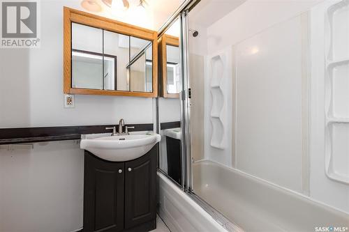 311 Q Avenue S, Saskatoon, SK - Indoor Photo Showing Bathroom