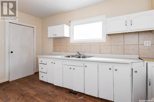 311 Q Avenue S, Saskatoon, SK - Indoor Photo Showing Kitchen With Double Sink