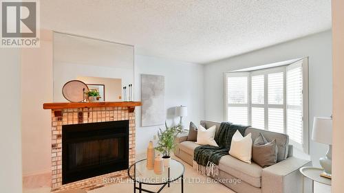 #92 -92 South Balsam St N, Uxbridge, ON - Indoor Photo Showing Living Room With Fireplace