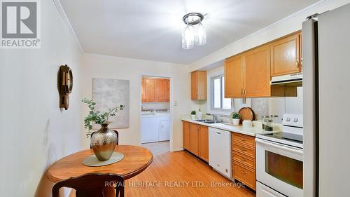 #92 -92 South Balsam St N, Uxbridge, ON - Indoor Photo Showing Kitchen With Double Sink