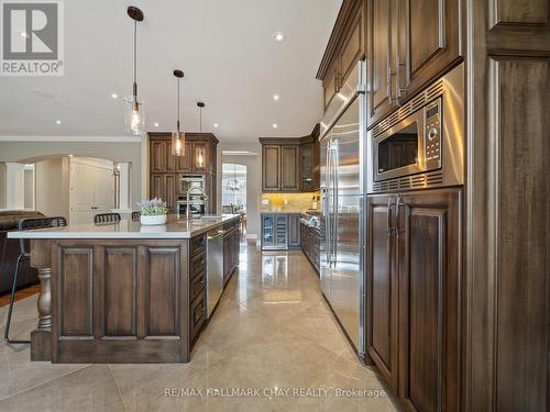 121 Mennill Drive, Springwater, ON - Indoor Photo Showing Kitchen With Upgraded Kitchen