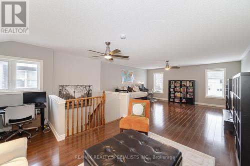 239 Littlewood Drive, Oakville, ON - Indoor Photo Showing Living Room