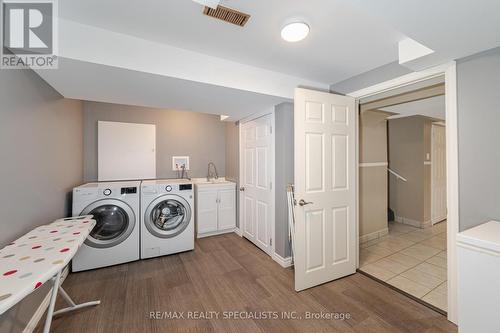 239 Littlewood Dr, Oakville, ON - Indoor Photo Showing Laundry Room