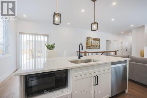 51 - 22701 Adelaide Road, Strathroy-Caradoc, ON - Indoor Photo Showing Kitchen