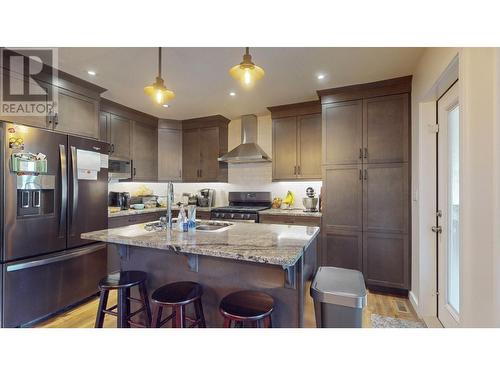 156 Shadow Mountain Boulevard, Cranbrook, BC - Indoor Photo Showing Kitchen With Upgraded Kitchen