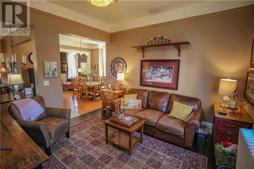 276 King Street E, Brockville, ON - Indoor Photo Showing Living Room