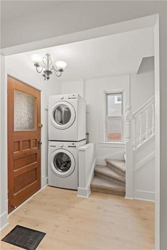 216 Rosser Avenue, Selkirk, MB - Indoor Photo Showing Laundry Room