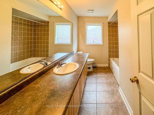 58 Lake Cres, Barrie, ON - Indoor Photo Showing Bathroom