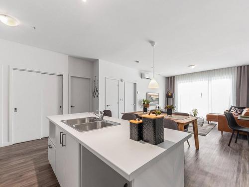 Overall view - 103D-150 Rue De La Maçonnerie, Châteauguay, QC - Indoor Photo Showing Kitchen With Double Sink With Upgraded Kitchen