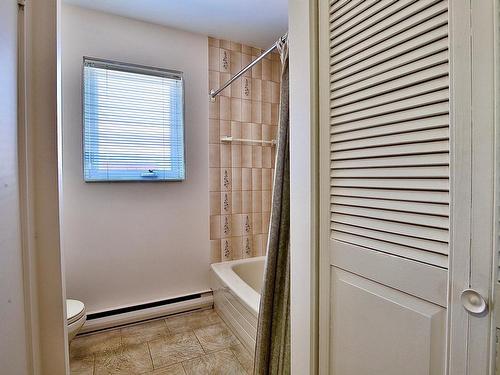 Salle de bains - 2680 Av. Sylva-Clapin, Saint-Hyacinthe, QC - Indoor Photo Showing Bathroom