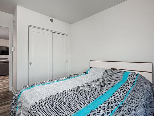 Chambre Ã Â coucher - 501-575 Rue Robert-Élie, Laval (Laval-Des-Rapides), QC - Indoor Photo Showing Bedroom