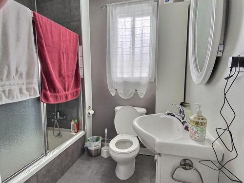 Bathroom - 151  - 153 Rue Sylvain, Thetford Mines, QC - Indoor Photo Showing Bathroom