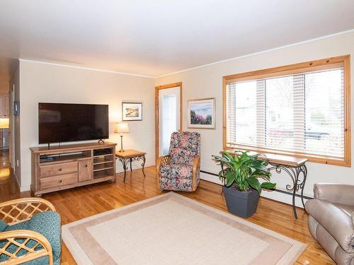 Living room - 613 Rue Gagnon, Saint-Pascal, QC - Indoor Photo Showing Living Room