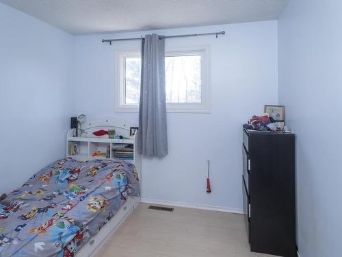 233 Carl Avenue, Thunder Bay, ON - Indoor Photo Showing Bedroom