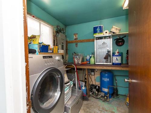 2093 Hwy 591, Gorham, ON - Indoor Photo Showing Laundry Room