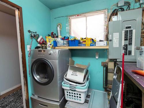2093 Hwy 591, Gorham, ON - Indoor Photo Showing Laundry Room