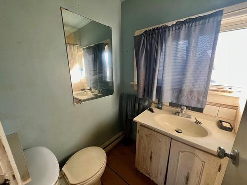 108 Shipley Street, Thunder Bay, ON - Indoor Photo Showing Bathroom