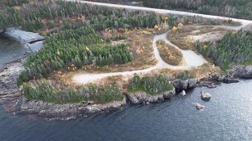 6 Beach Road, Eastport, NL 