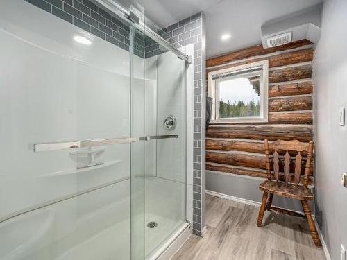9000 Jesmond Road, Clinton, BC - Indoor Photo Showing Bathroom