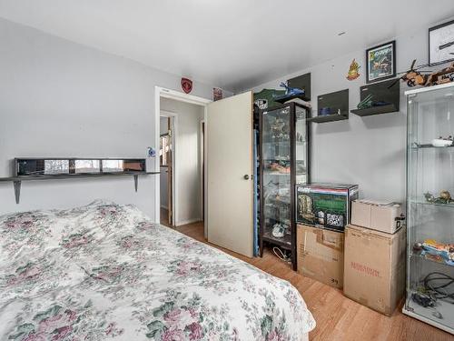 9000 Jesmond Road, Clinton, BC - Indoor Photo Showing Bedroom