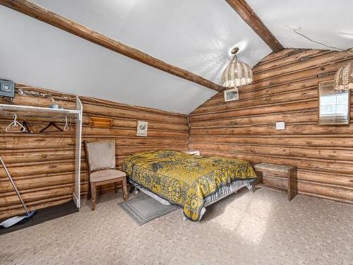 9000 Jesmond Road, Clinton, BC - Indoor Photo Showing Bedroom