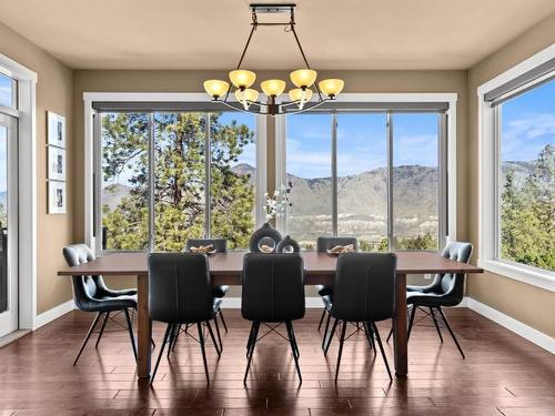 1887 Coldwater Crt, Kamloops, BC - Indoor Photo Showing Dining Room