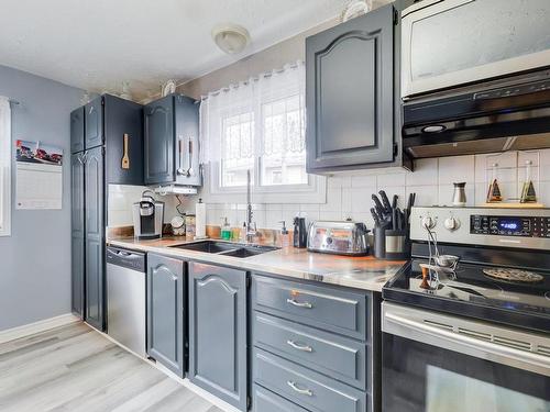 Cuisine - 176 Rue Ross, Gatineau (Buckingham), QC - Indoor Photo Showing Kitchen With Double Sink