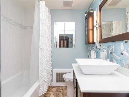 344 Stannard Ave, Victoria, BC - Indoor Photo Showing Bathroom