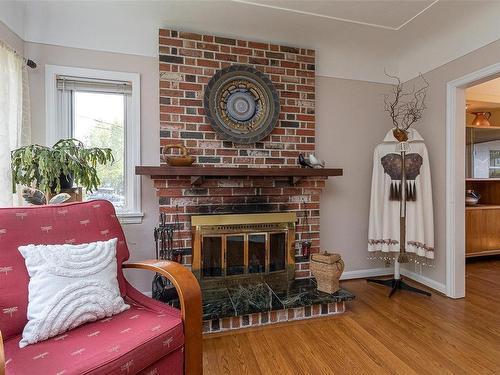 344 Stannard Ave, Victoria, BC - Indoor Photo Showing Living Room With Fireplace