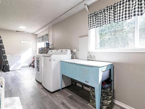 1359 Chilco Rd, Crofton, BC - Indoor Photo Showing Laundry Room