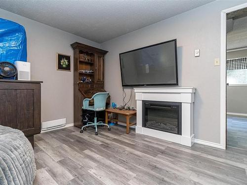 1359 Chilco Rd, Crofton, BC - Indoor With Fireplace