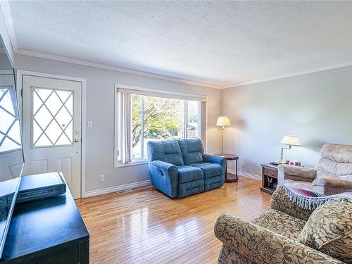 767 Oakley St, Nanaimo, BC - Indoor Photo Showing Living Room