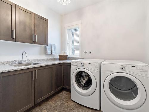 1015 Stahley Pl, Parksville, BC - Indoor Photo Showing Laundry Room