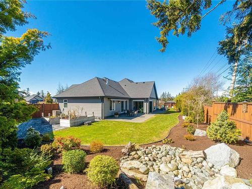 1015 Stahley Pl, Parksville, BC - Outdoor With Backyard