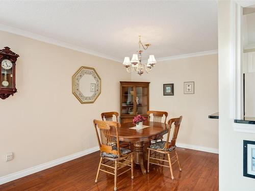 302-9900 Fifth St, Sidney, BC - Indoor Photo Showing Dining Room