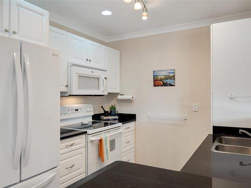 302-9900 Fifth St, Sidney, BC - Indoor Photo Showing Kitchen With Double Sink