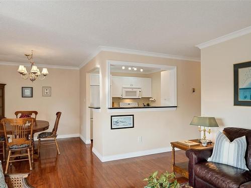 302-9900 Fifth St, Sidney, BC - Indoor