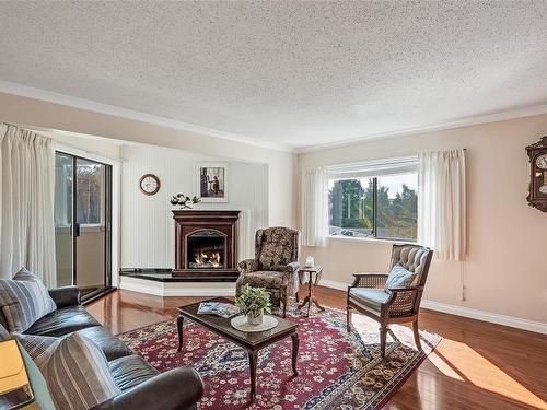 302-9900 Fifth St, Sidney, BC - Indoor Photo Showing Living Room With Fireplace