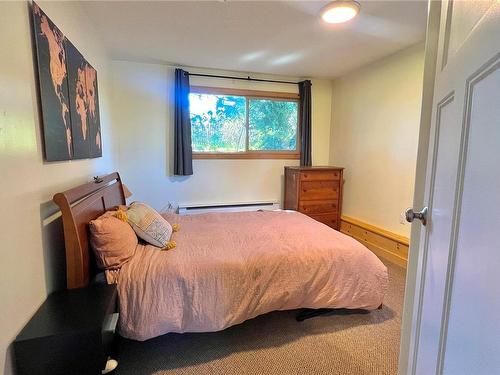 1280 Rupert Rd, Ucluelet, BC - Indoor Photo Showing Bedroom
