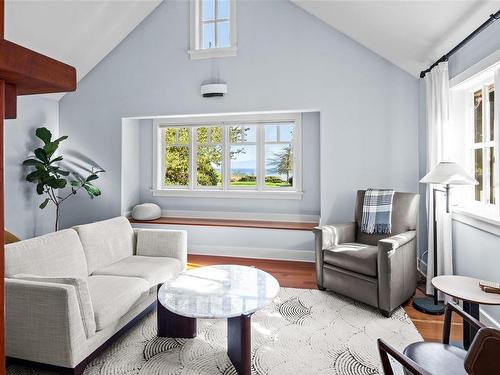 9263 Invermuir Rd, Sooke, BC - Indoor Photo Showing Living Room