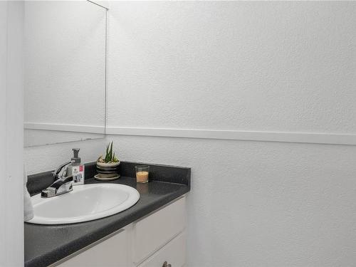115 117 Sunningdale Rd, Qualicum Beach, BC - Indoor Photo Showing Bathroom