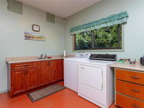 4455 Pollock Rd, Duncan, BC - Indoor Photo Showing Laundry Room