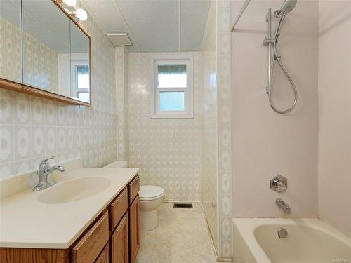 1752 Adanac St, Victoria, BC - Indoor Photo Showing Bathroom