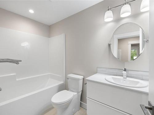 1600 Farrah'S Way, Qualicum Beach, BC - Indoor Photo Showing Bathroom