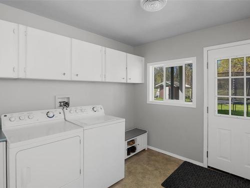 3935 Cowichan Lake Rd, Duncan, BC - Indoor Photo Showing Laundry Room