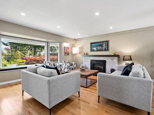 1875 Grandview Dr, Saanich, BC - Indoor Photo Showing Living Room With Fireplace