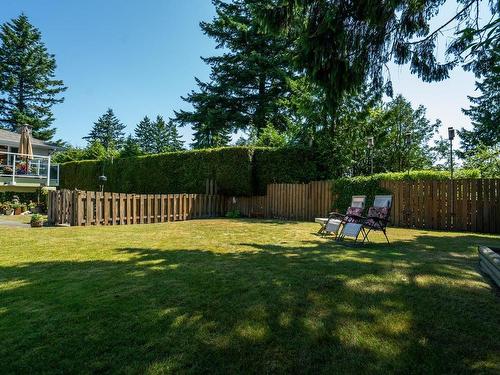 1875 Grandview Dr, Saanich, BC - Outdoor With Backyard
